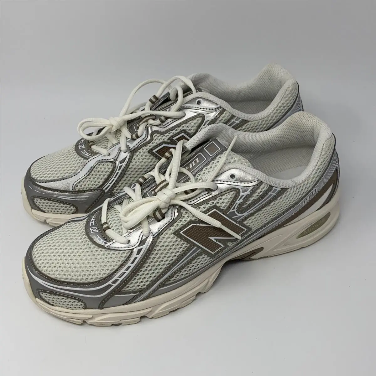 New Balance shoes - White (UPC: 198689043538) 0