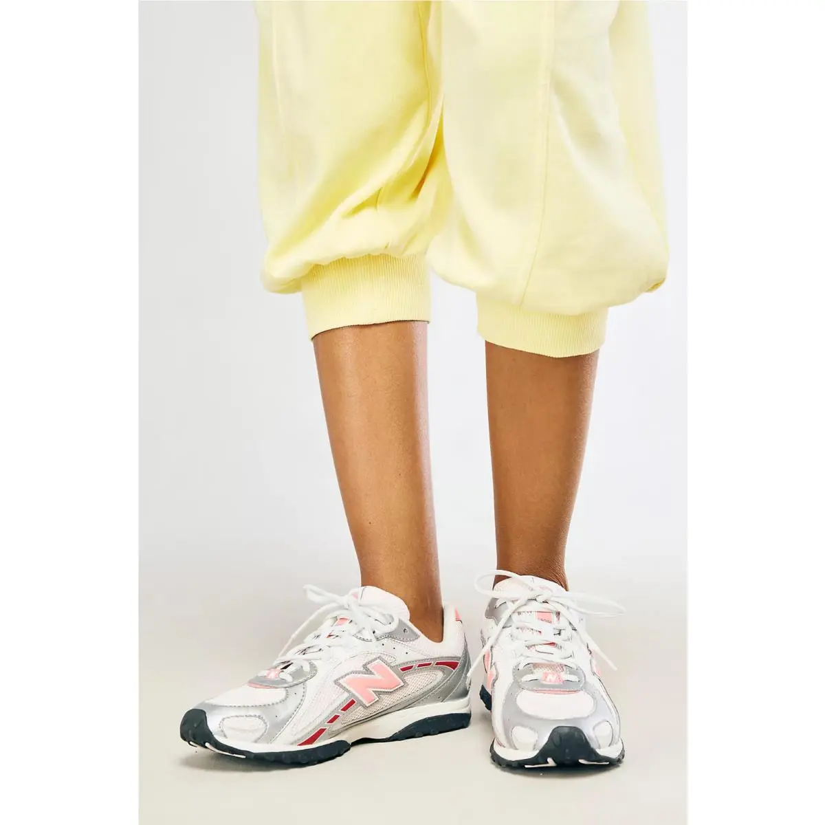 New Balance shoes - GREY / PINK 2