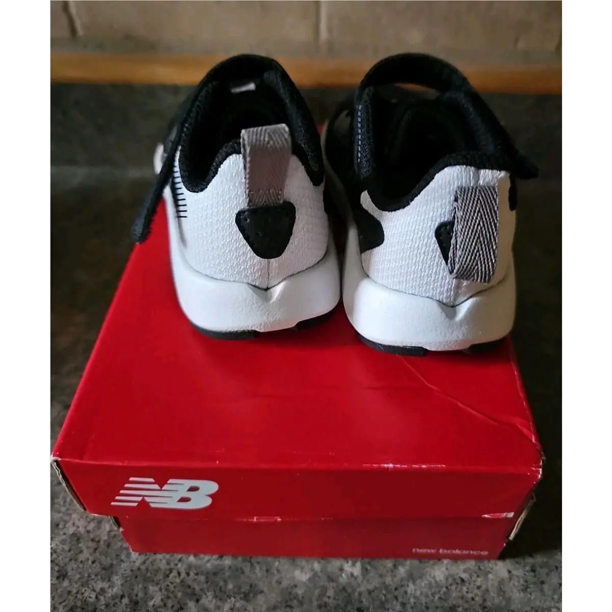 New Balance shoes - Black/White 2