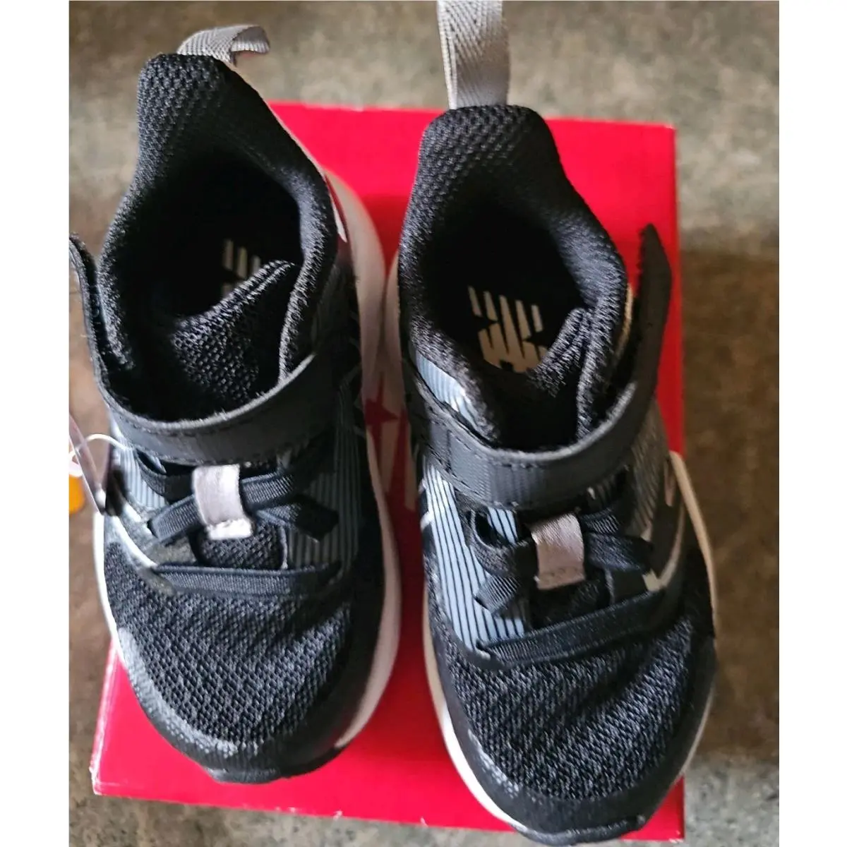 New Balance shoes - Black/White 3
