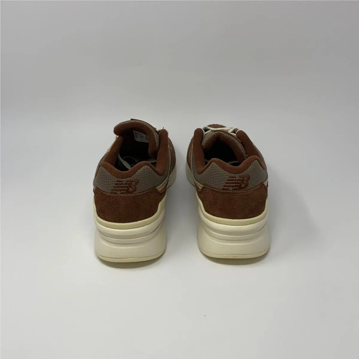 New Balance shoes - Brown (UPC: 197966884932) 1