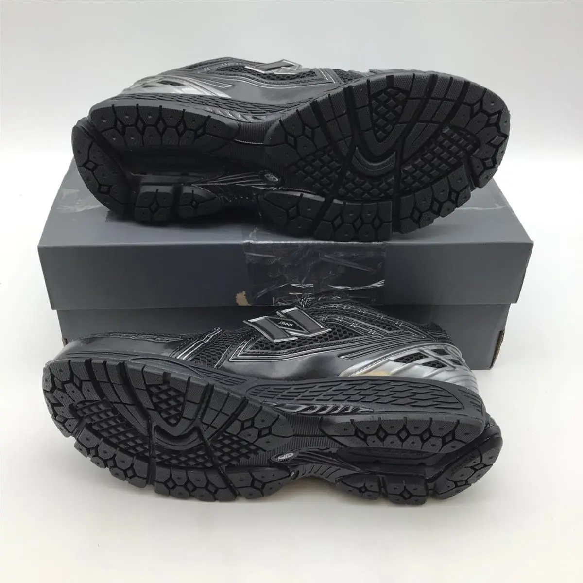 New Balance shoes - New Balance 1906R - Black 3