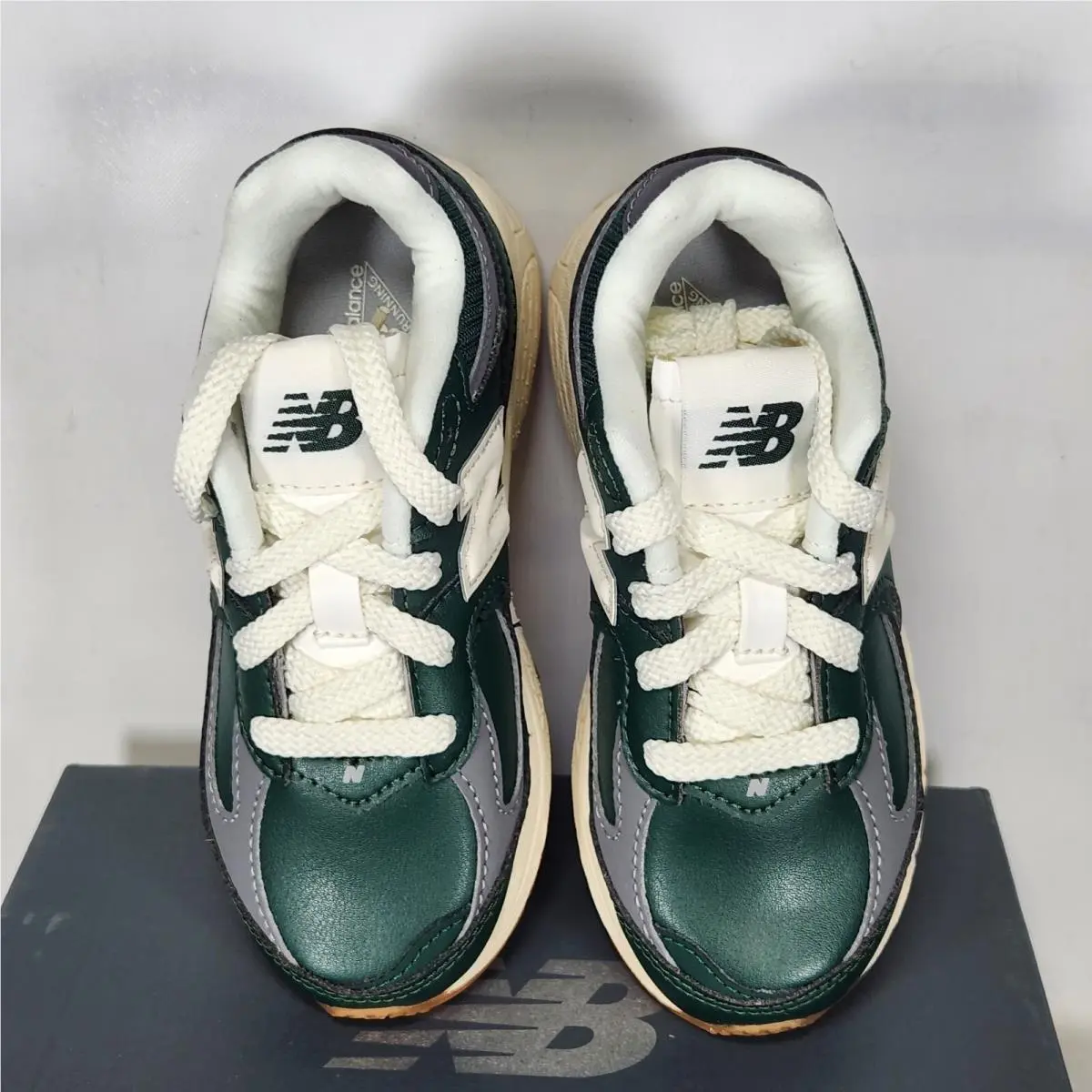 New Balance shoes - New Balance 2002R - Green 1