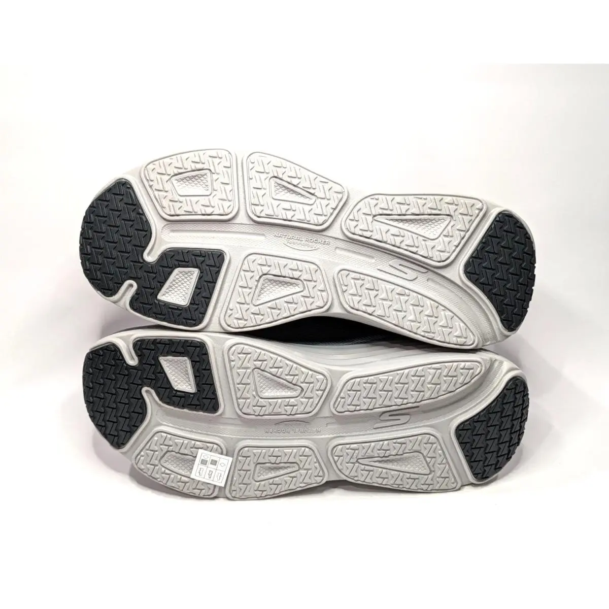 Skechers shoes - Skechers Max Cushioning Endeavour Kauska - 220621/CHAR - Charcoal 18
