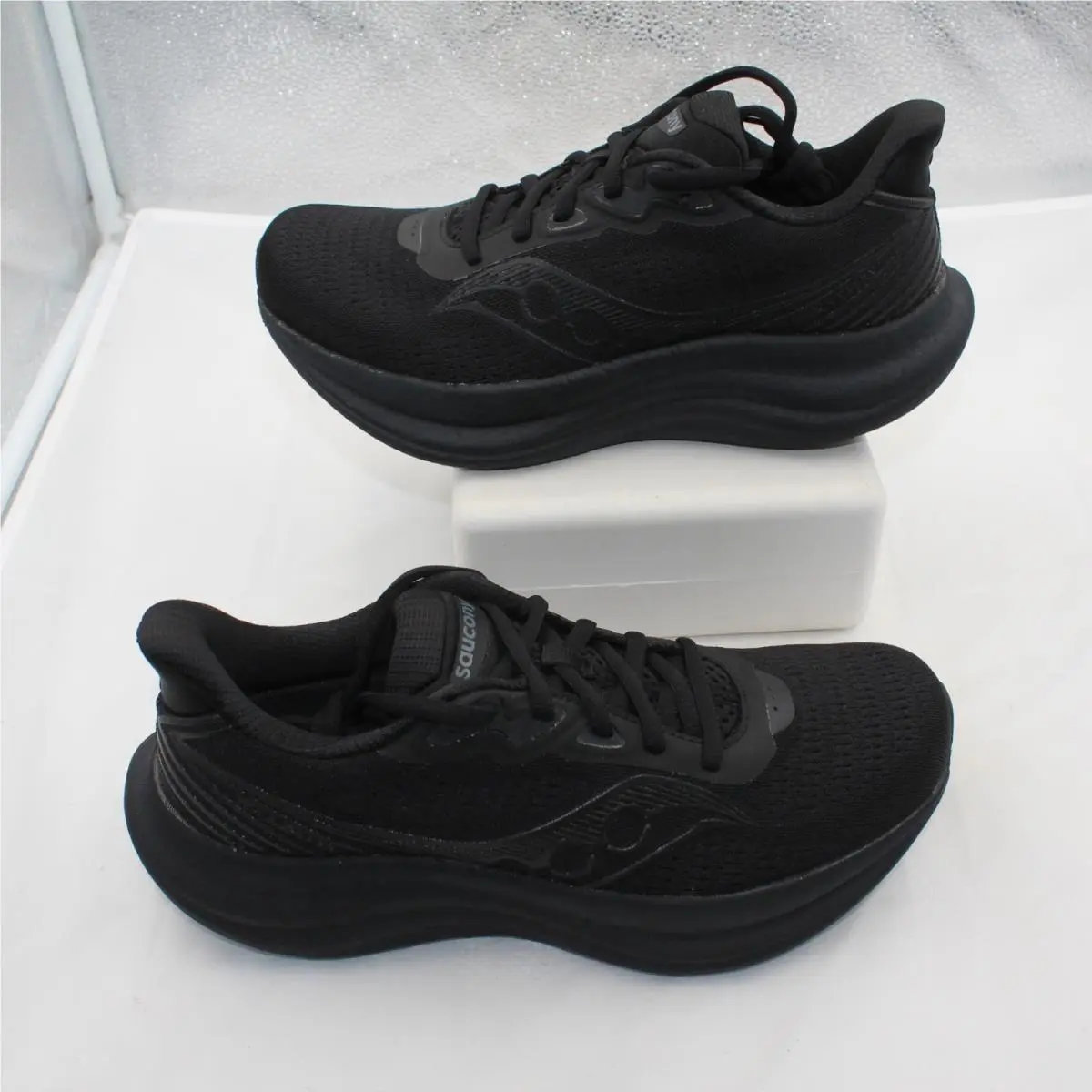 Saucony Triumph 23 Women Size 7.5 Athletic Road Running Shoes Triple Black