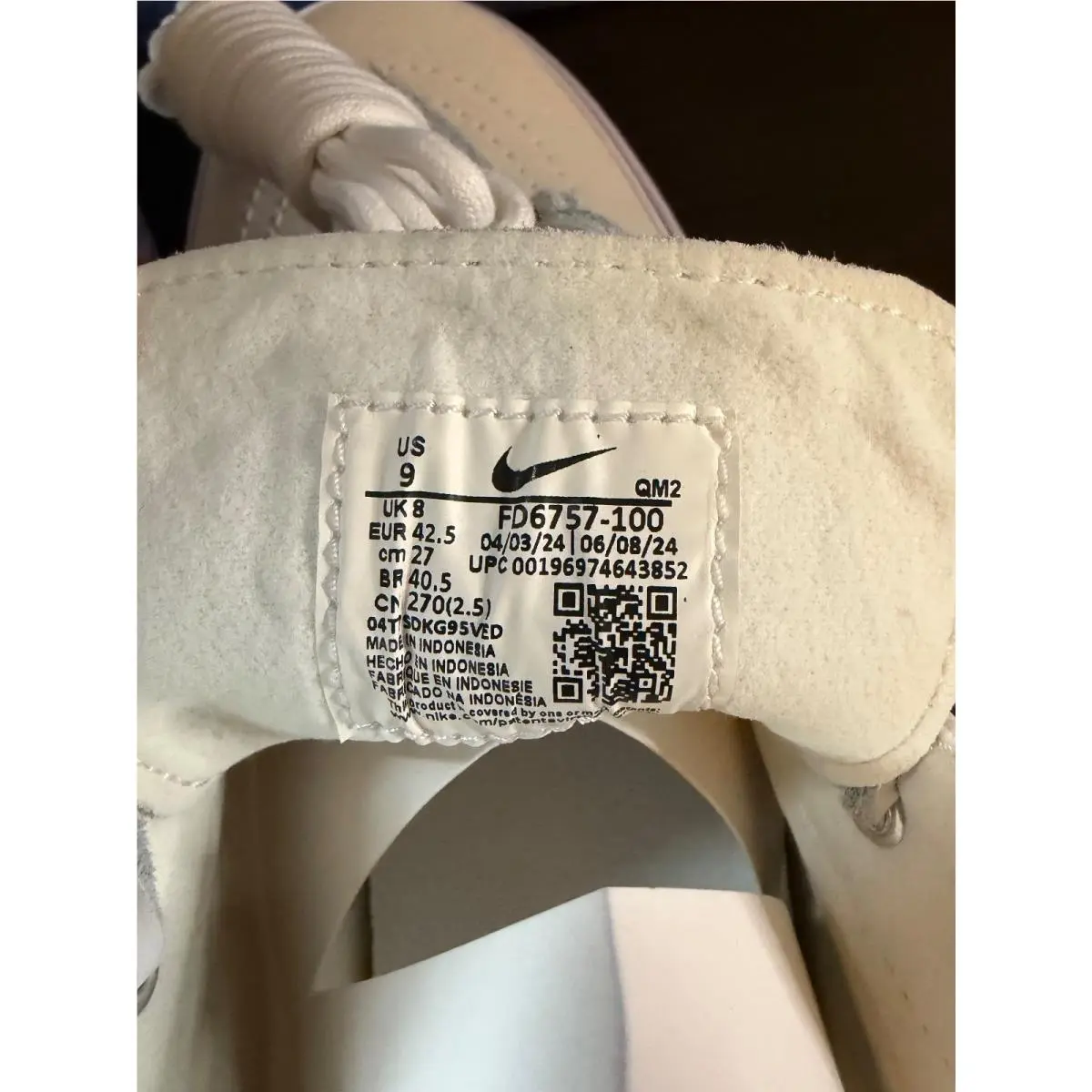 Nike shoes - White 3