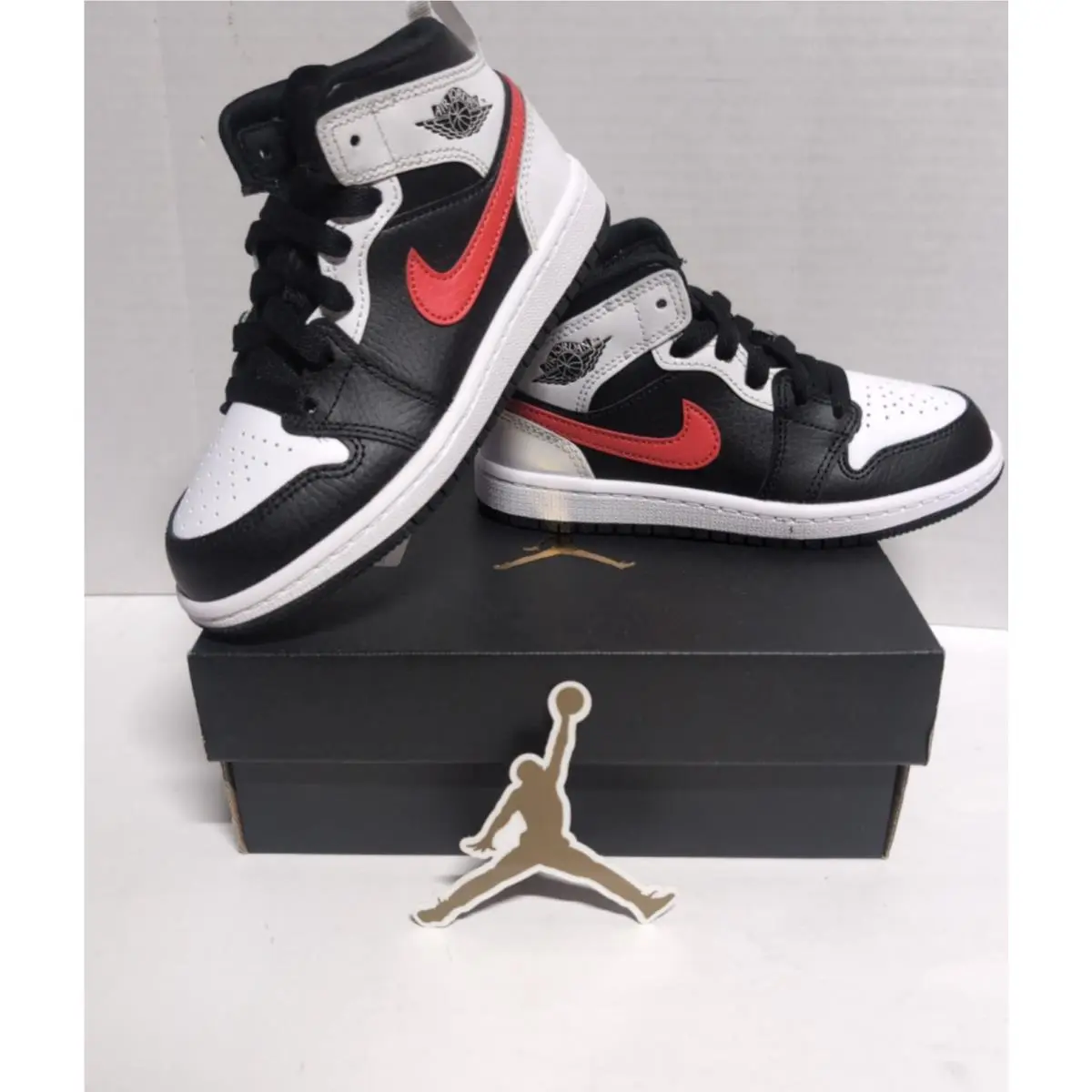Nike shoes - Air Jordan 1 Mid - Air Mid - Red 2