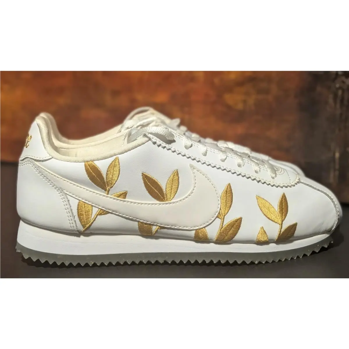 Nike shoes - Nike Classic Cortez SE - Classic Cortez - AR5393-100 - White 1
