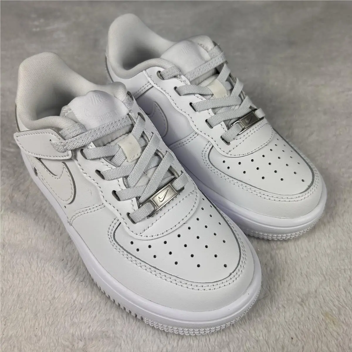 Nike shoes - Nike Force 1 Low EasyOn - White (UPC: 0196975930241) 3