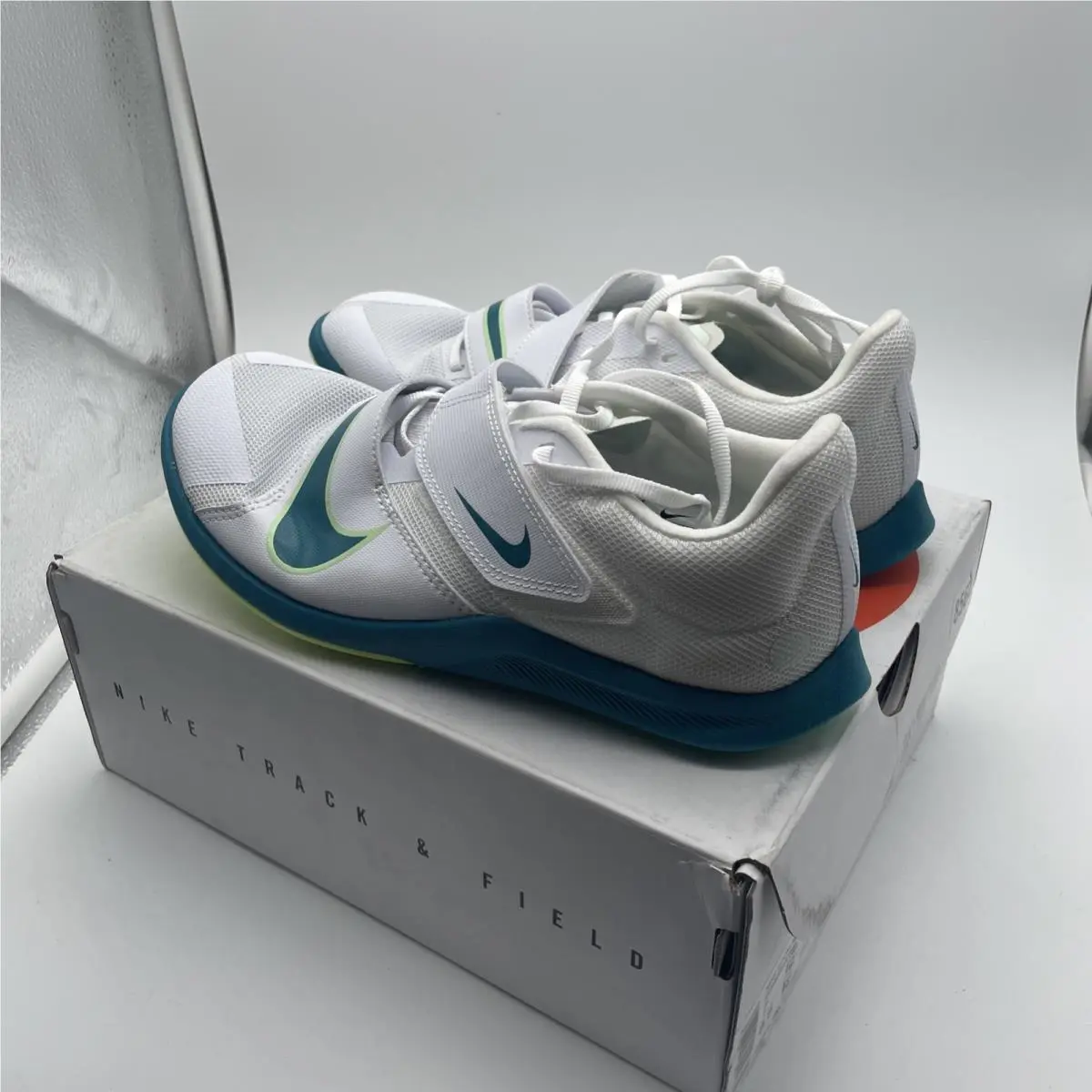 Nike shoes - White 2