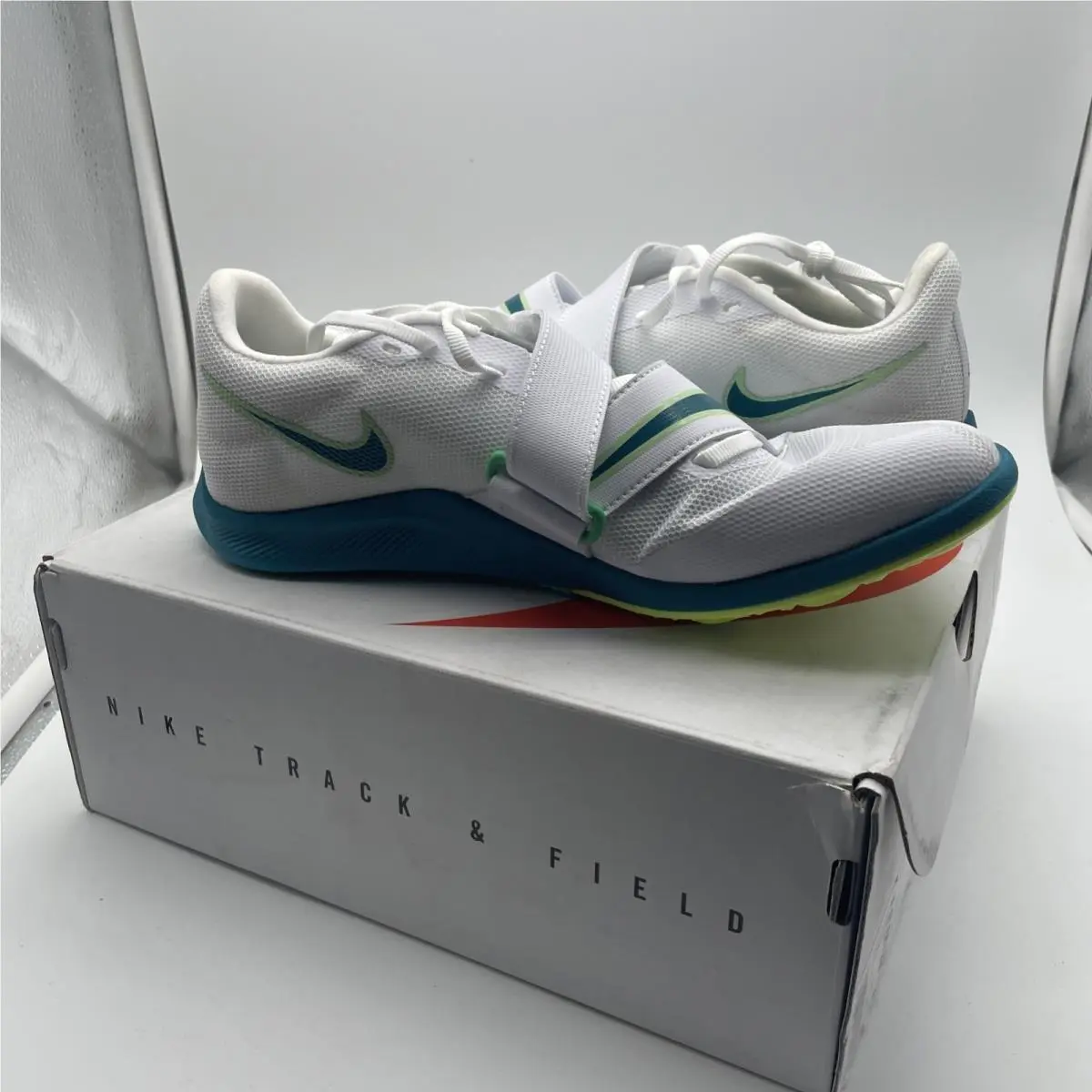 Nike shoes - White 3