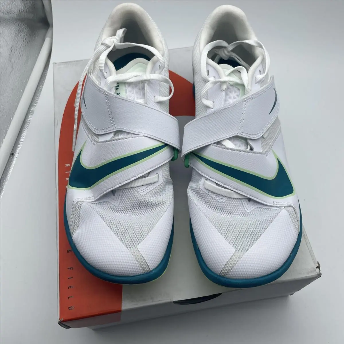 Nike shoes - White 4