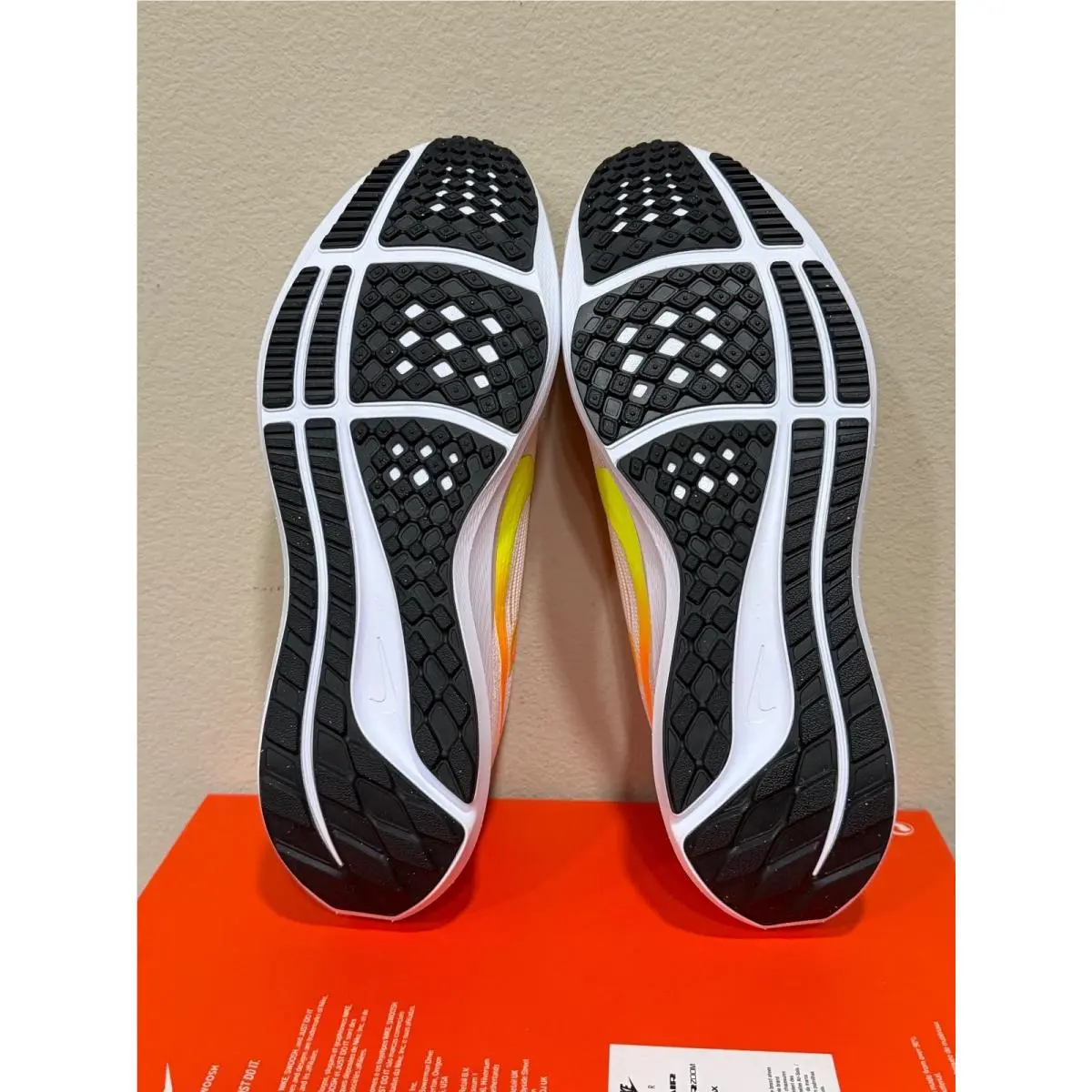 Nike shoes - White 2