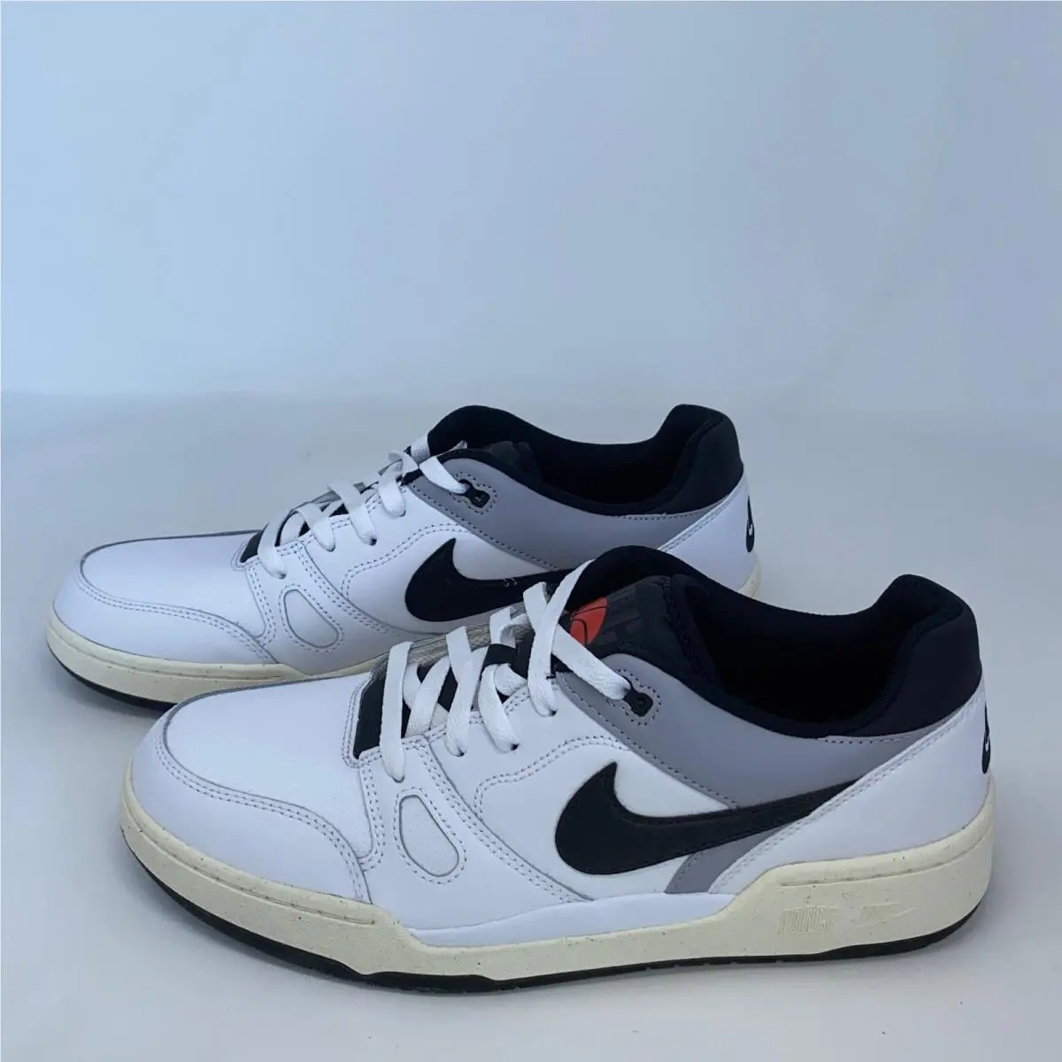 Nike shoes - White (UPC: 196969575519) 0