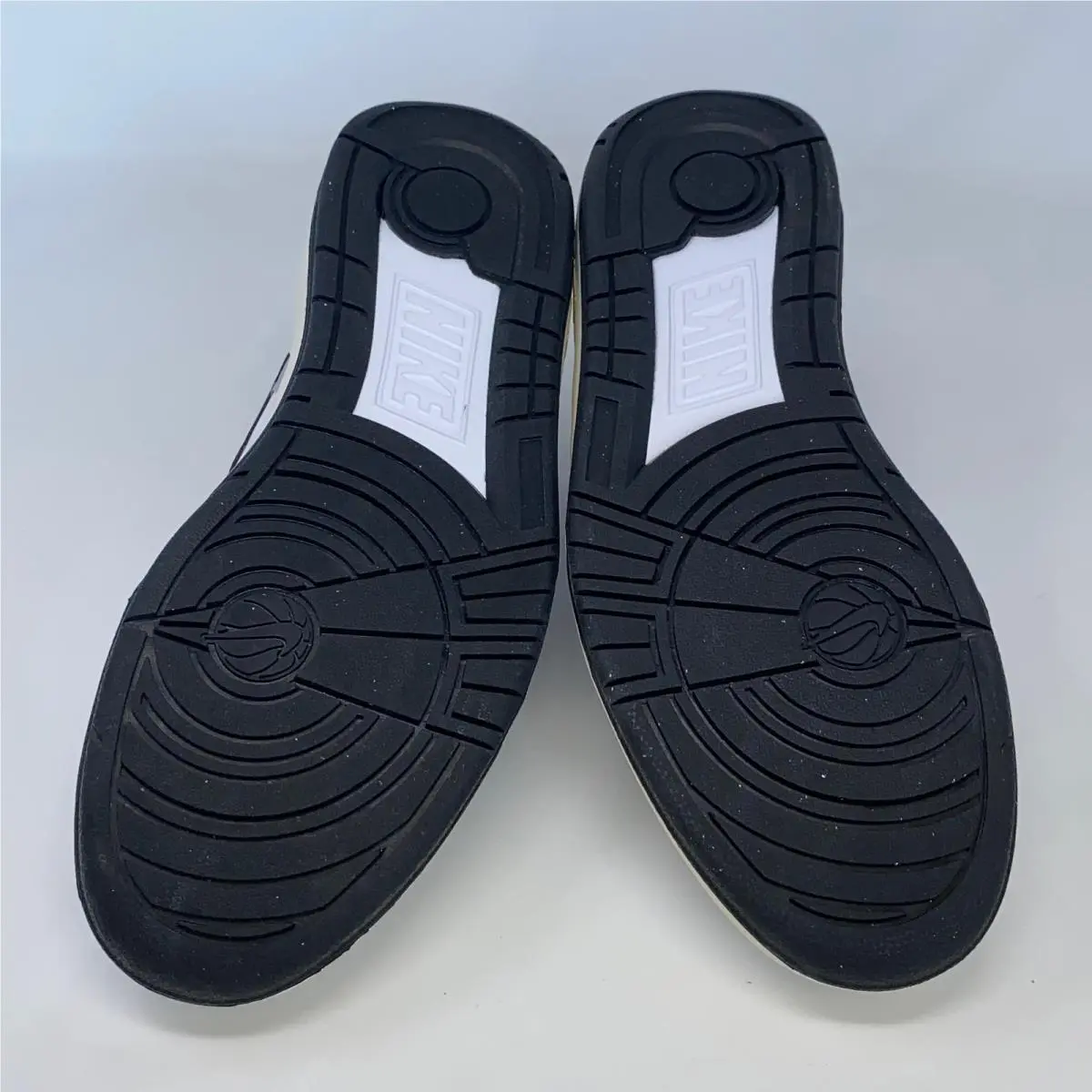 Nike shoes - White (UPC: 196969575519) 4