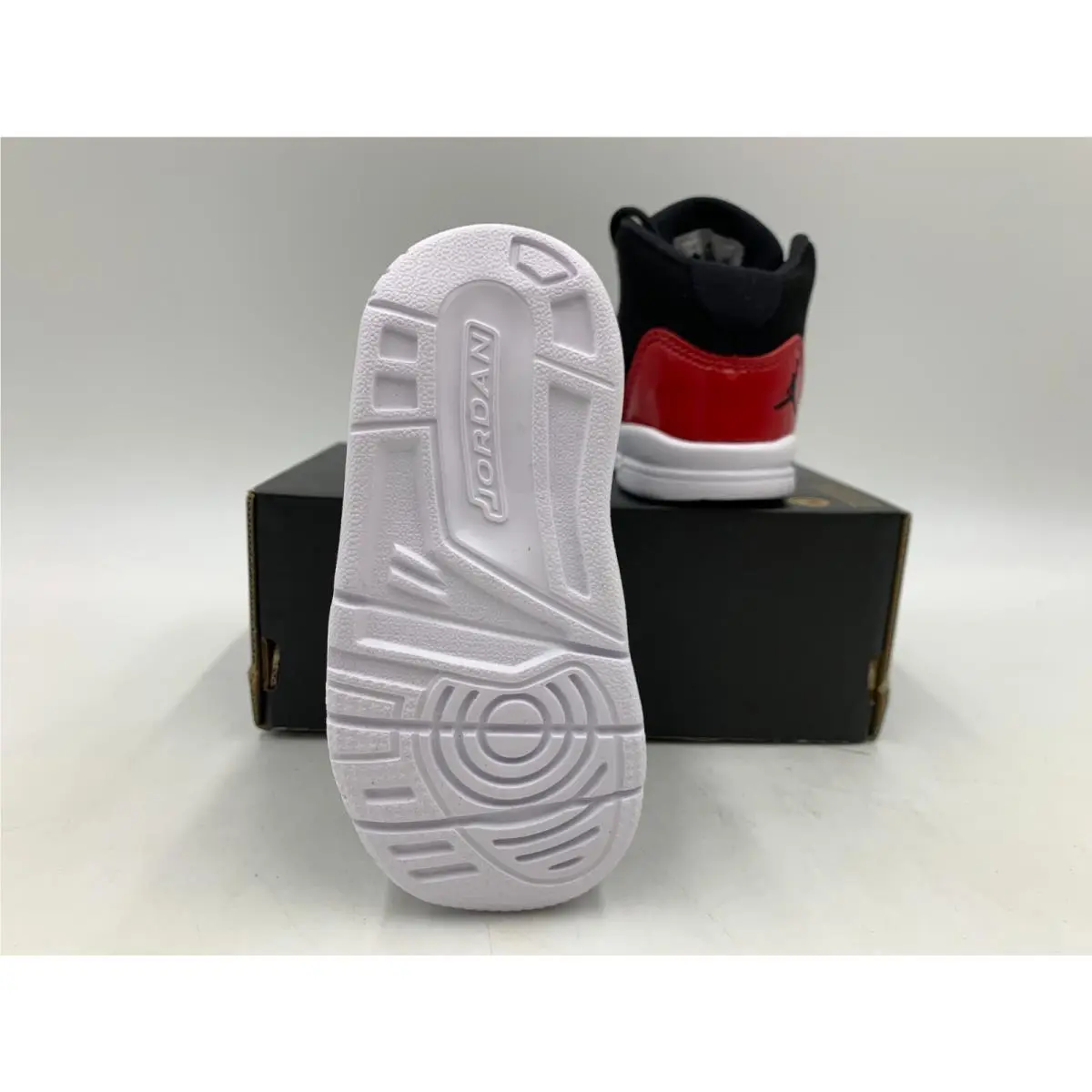 Nike shoes - Jordan Max Aura - Max Aura - AQ9216-006 - Black & Red 3