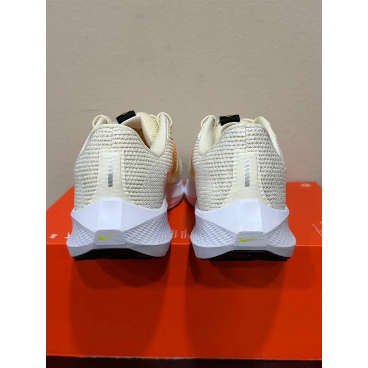 Nike shoes - White 3