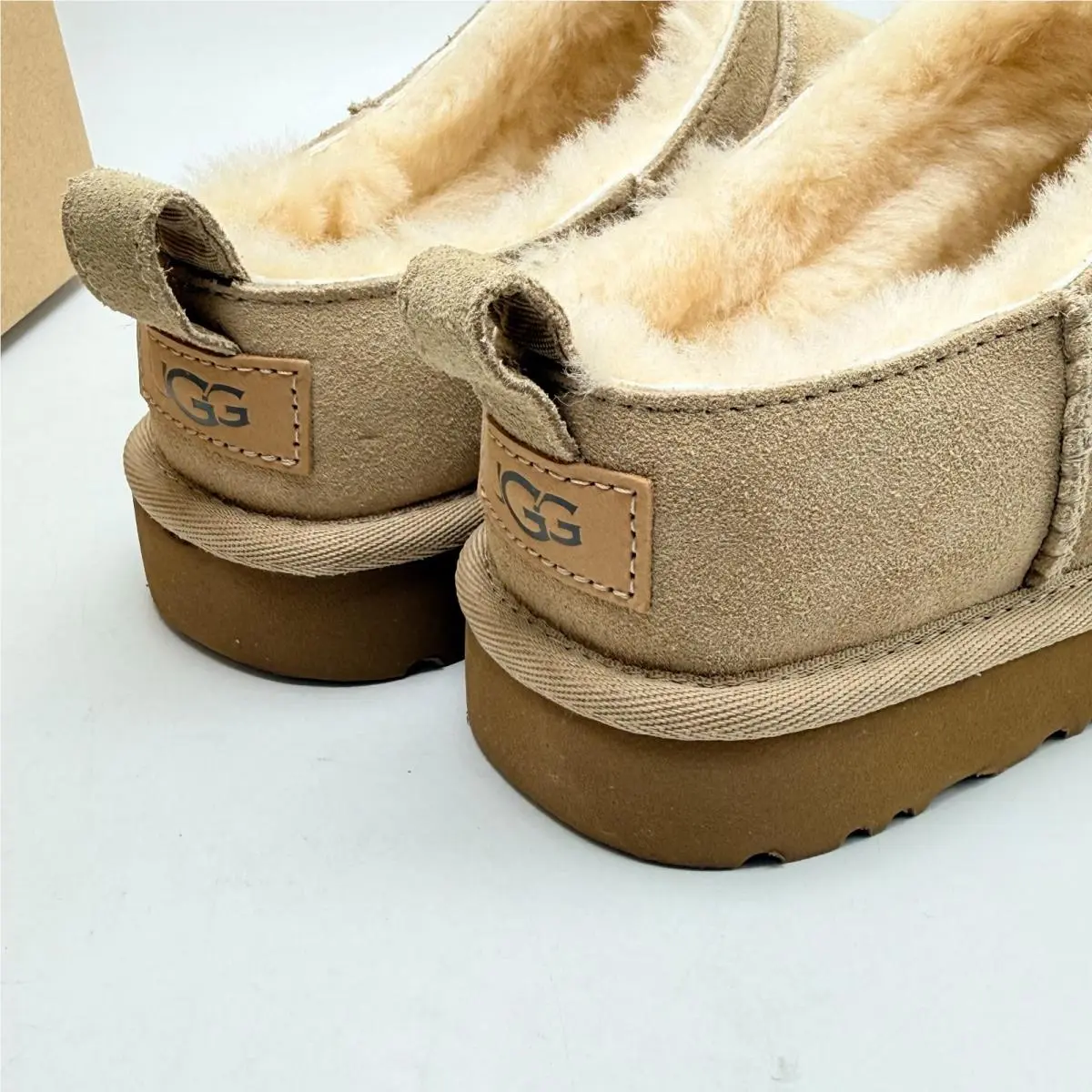 UGG shoes - Sand (SAN) / Classic Warm Sand Beige 6