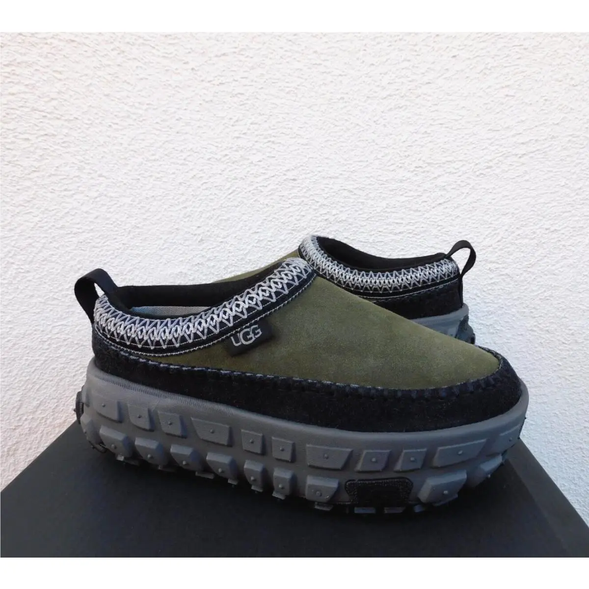 UGG shoes - UGG Venture Daze - Venture Daze - Burnt Olive/ Charcoal (UPC: 197634293776) 1
