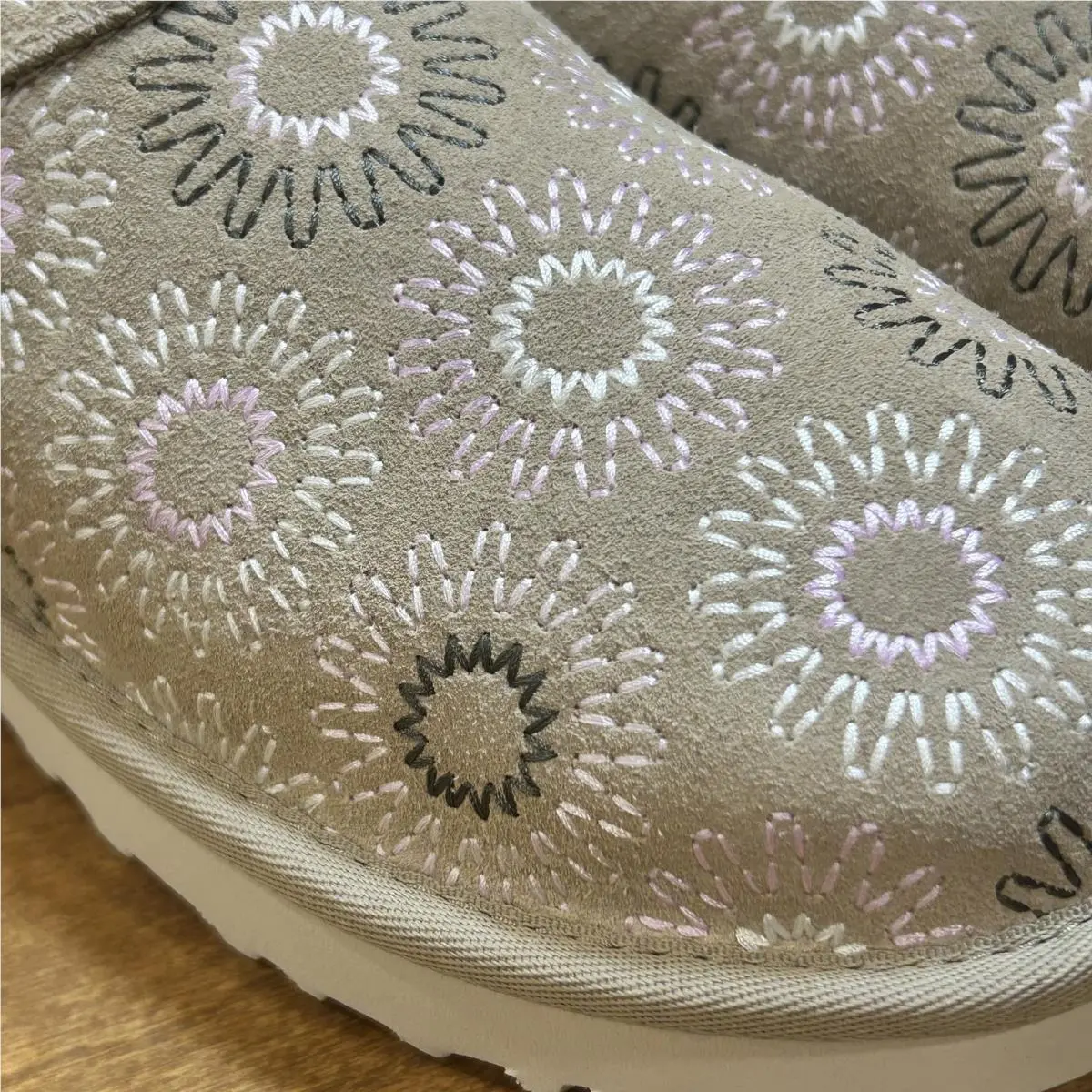 UGG shoes - UGG Classic Micro Sun Stitch - Beige 0