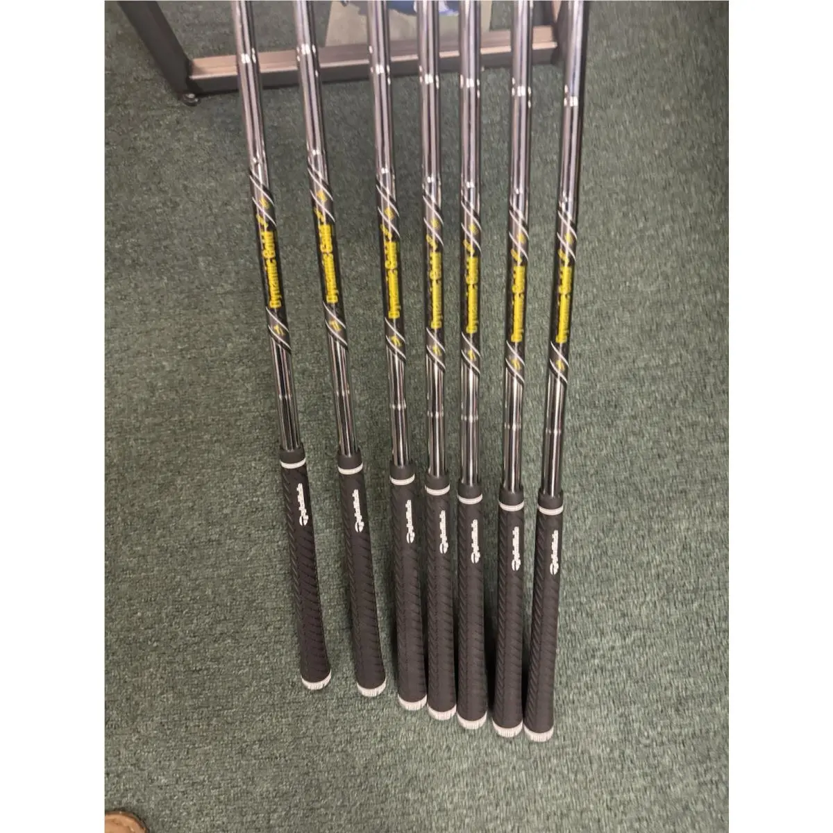 TaylorMade  - True Temper Dynamic Gold Mid 115 - Gold (UPC: 192371848722) 4