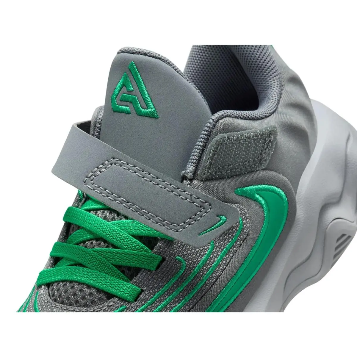 Nike shoes - Grey/Green 12