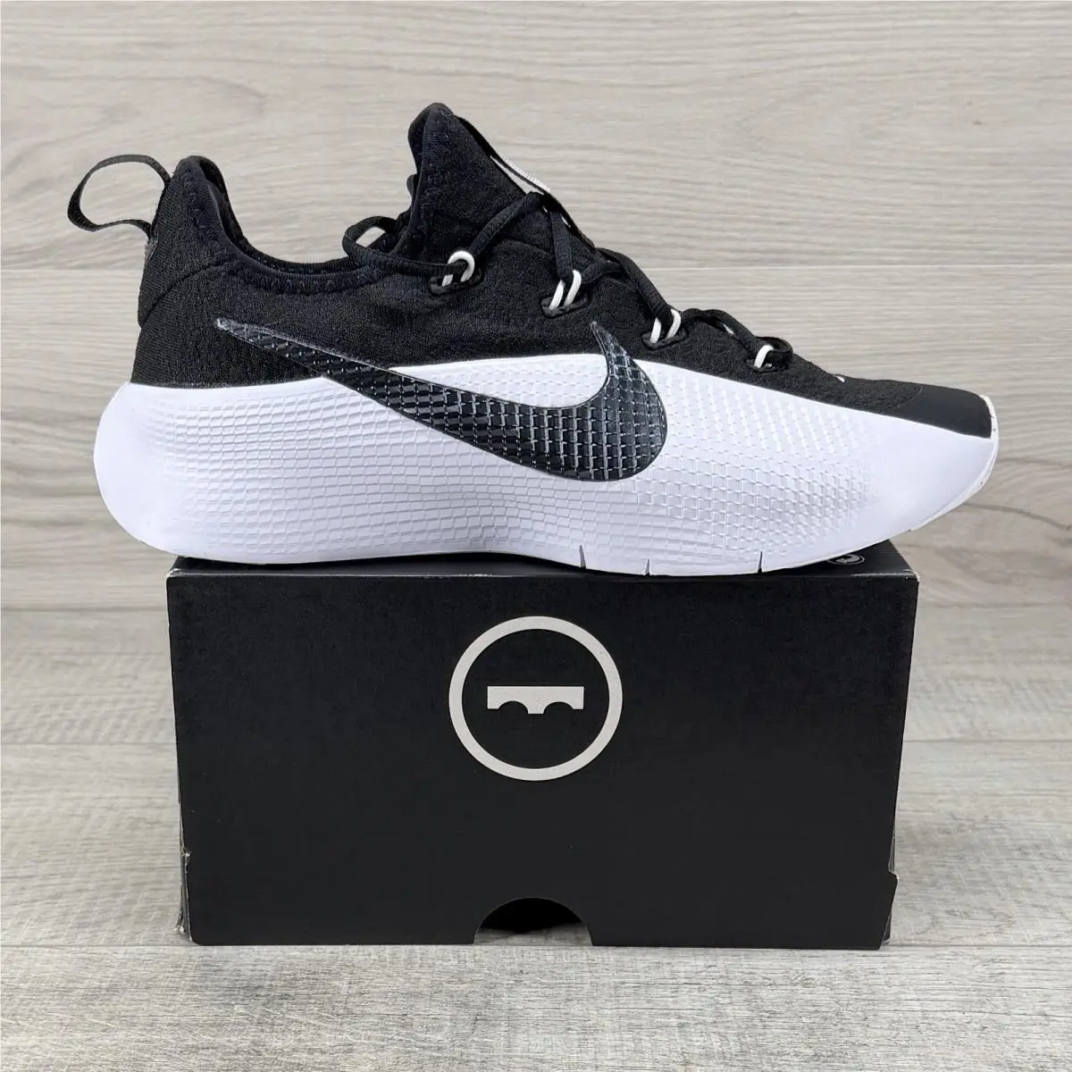 Nike Lebron TR 1 Black White Athletic Gym Shoes Sneakers Men`s Size 9.5