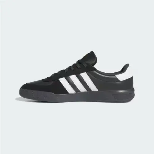 Adidas shoes - Core Black / Cloud White / Carbon 5