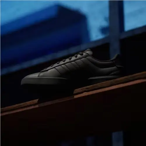 Adidas shoes - Core Black / Core Black / Carbon 5