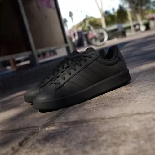 Adidas shoes - Core Black / Core Black / Carbon 6