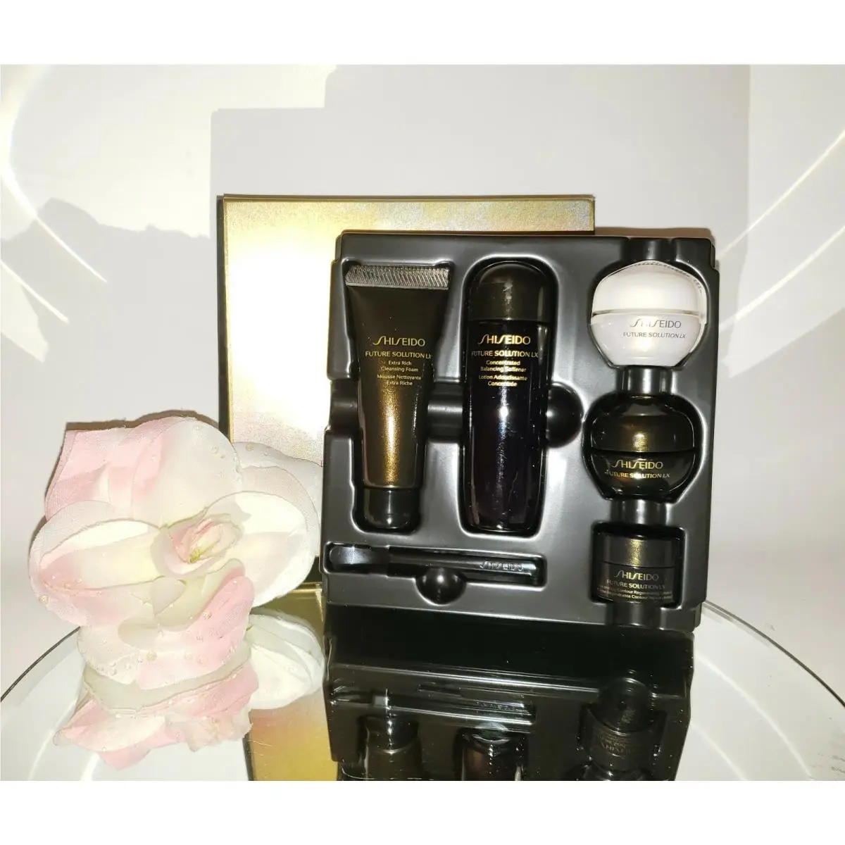 Future Solution LX 5pc Travel Set Kit Foam Softener Eye Lip Cream SPF20 by Shiseido