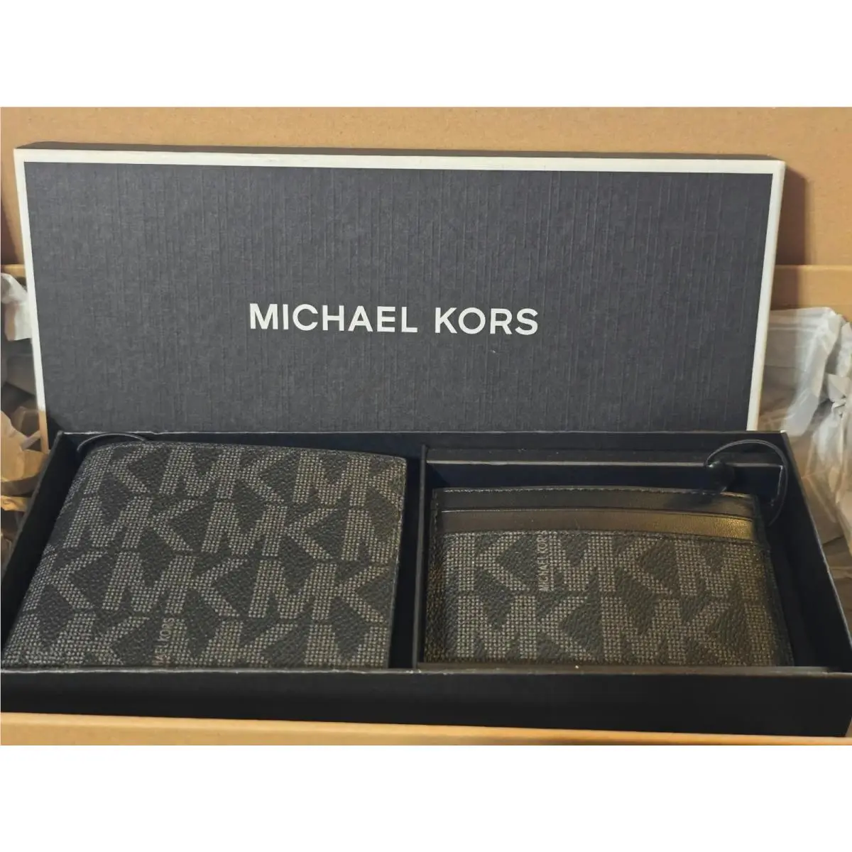 MK Michael Kors Men`s Signature Logo Wallet and Card Case Gift Box Set