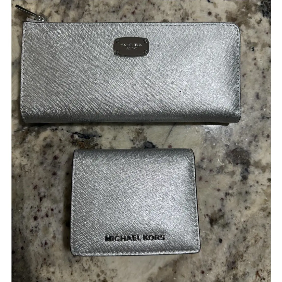 Michael Kors Silver Wallet Card Holder Set of 4 2 Phone Card Pockets
