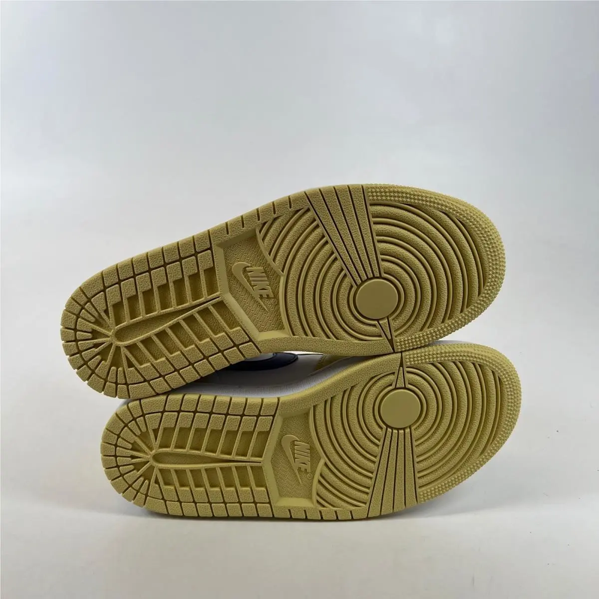 Nike shoes - Jordan 1 Mid - Mid - Yellow 4