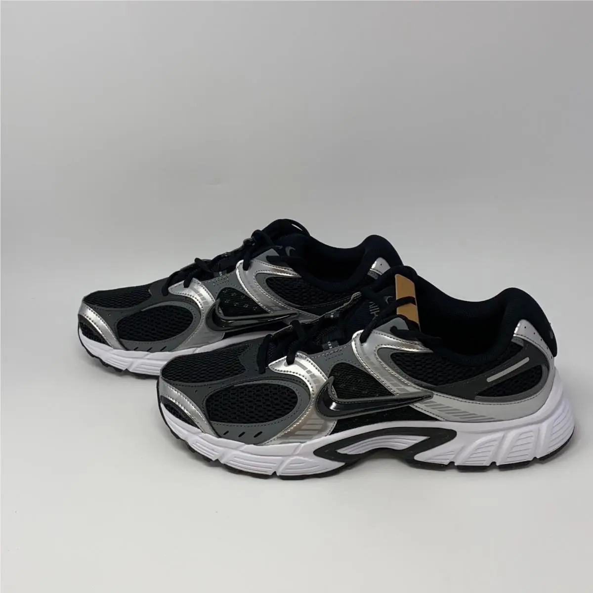 Nike shoes - Black (UPC: 198480920052) 0