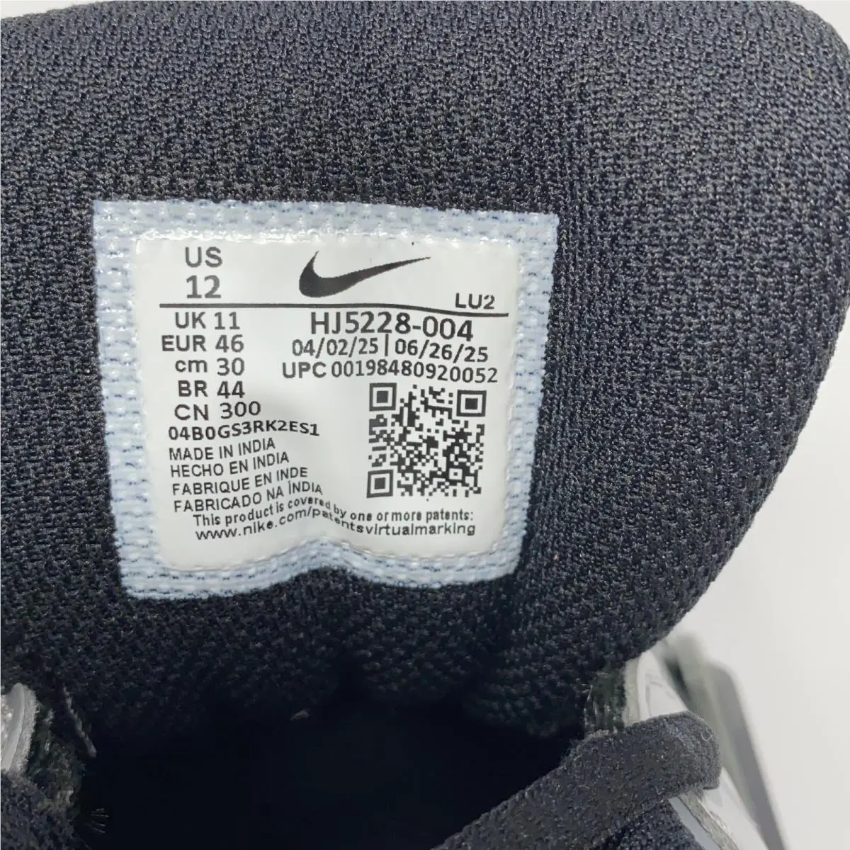Nike shoes - Black (UPC: 198480920052) 3