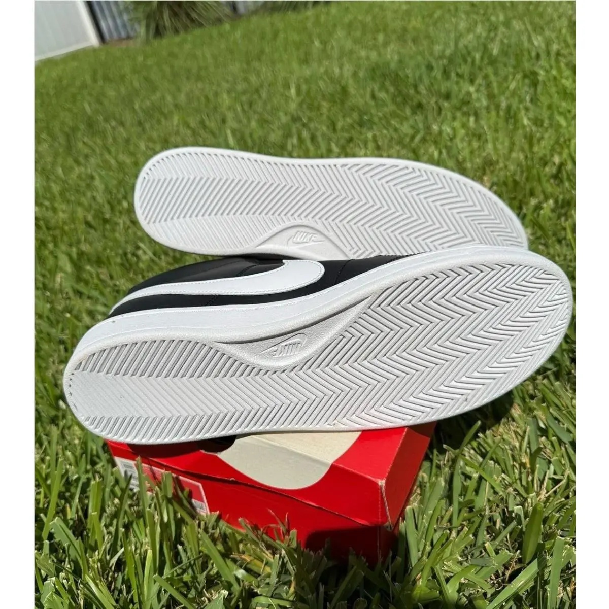 Nike shoes - Black / White 3