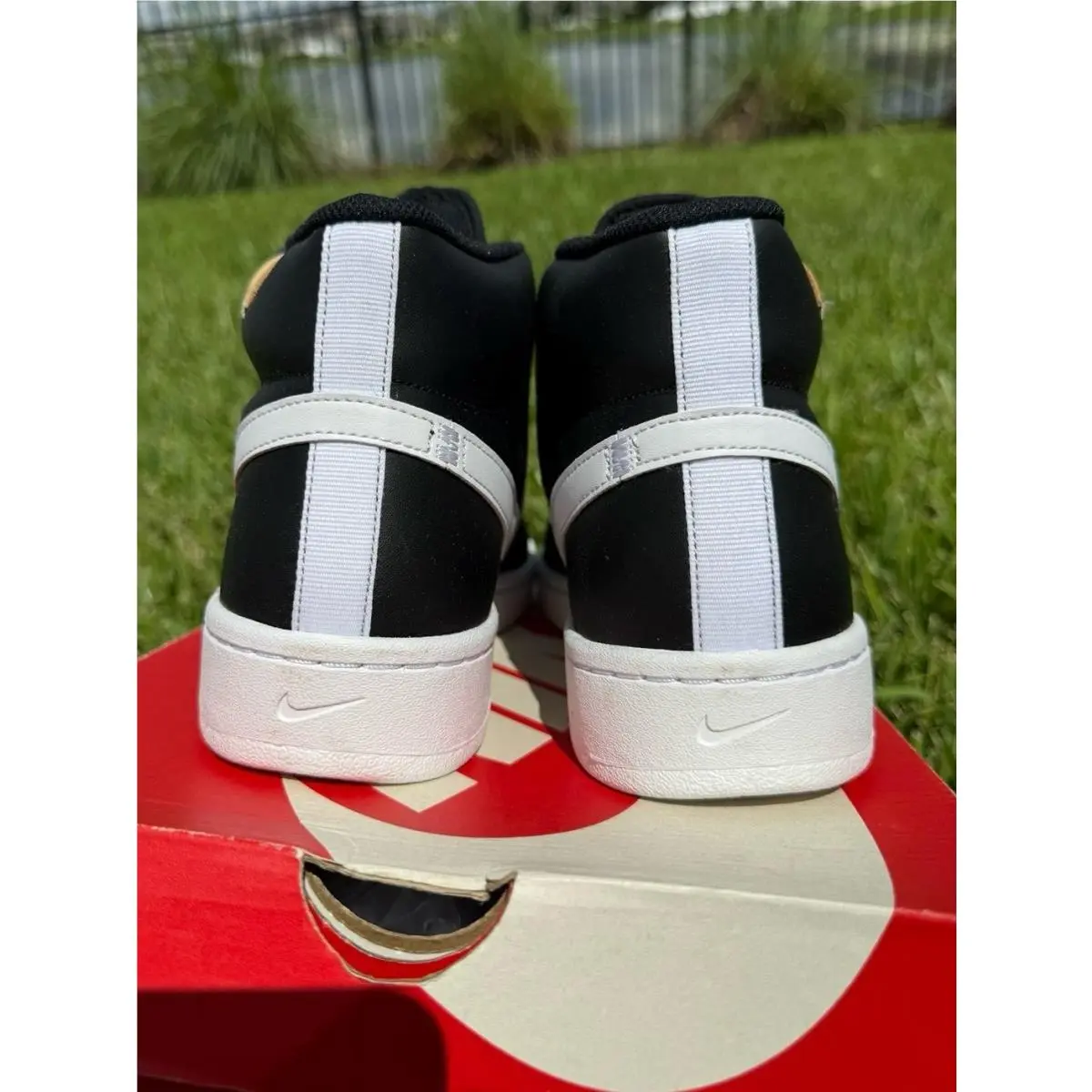 Nike shoes - Black / White 4