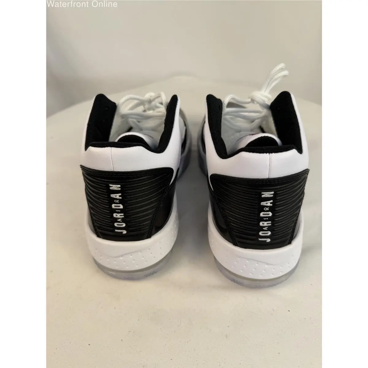 Nike shoes - Air Jordan Max Aura 2 - White/Black 4