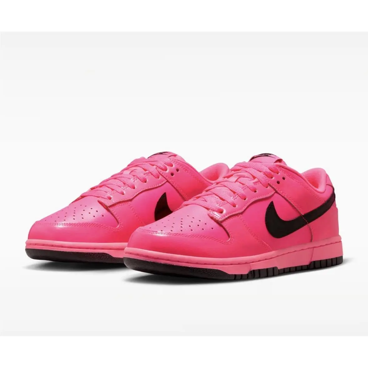 Nike Dunk Low Women’s Pink Blast / Black Size 7