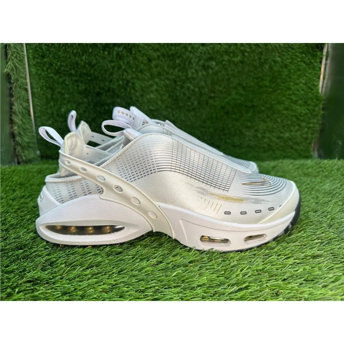 Nike Air Max Craze FZ2089-100 Athletic Sneaker Women`s 10 White Textile Running