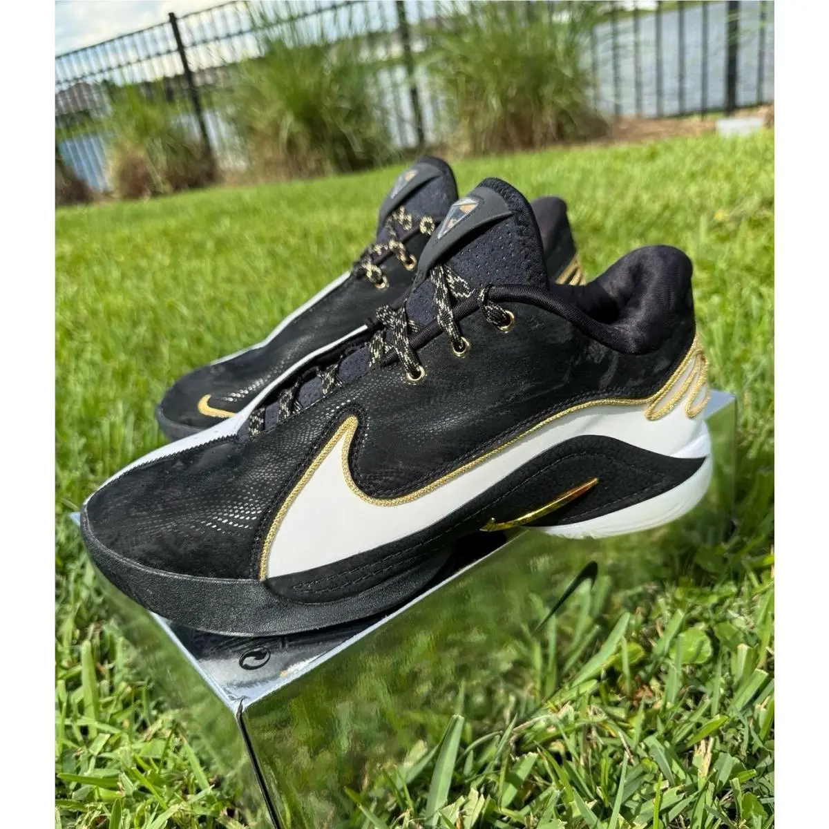 9.5 Men’s Nike Structure Plus HQ3049-501 Running Sneakers