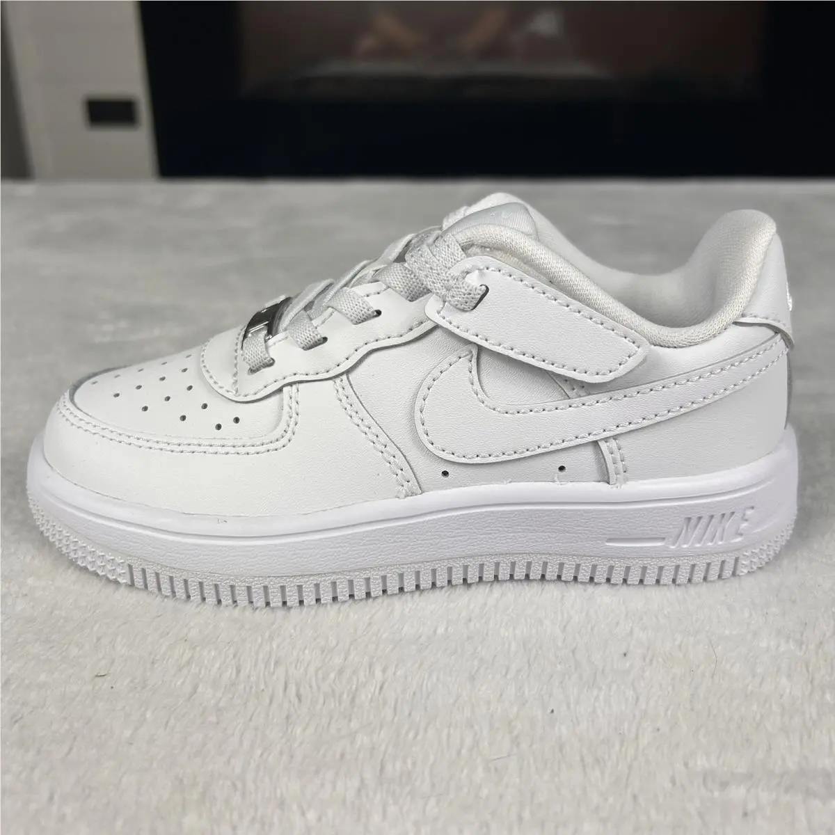 Nike shoes - Nike Force 1 Low EasyOn - White (UPC: 0196975911707) 0