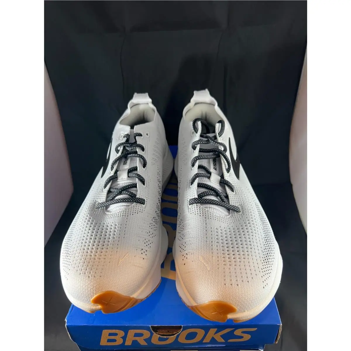 Brooks shoes - White Black Gum 5