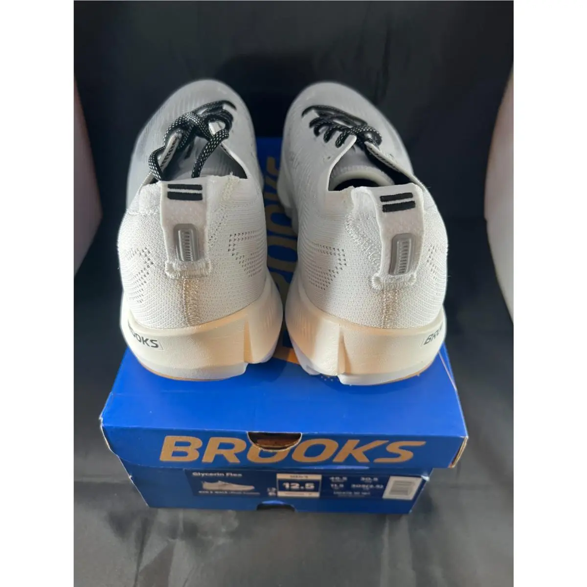 Brooks shoes - White Black Gum 7