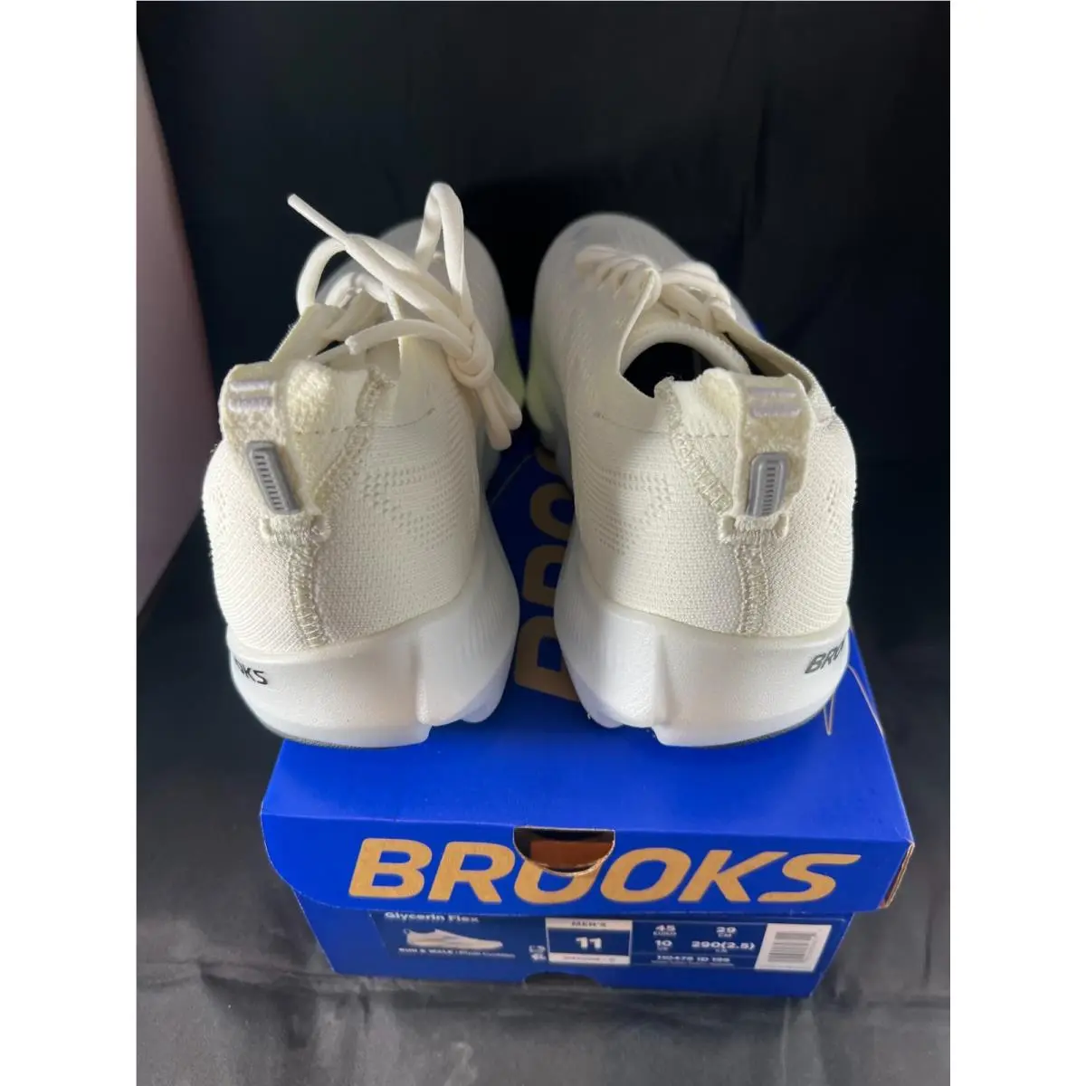 Brooks shoes - White Black Gum 18