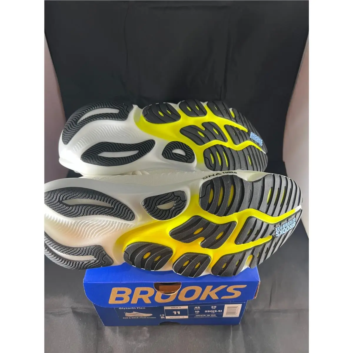 Brooks shoes - White Black Gum 19
