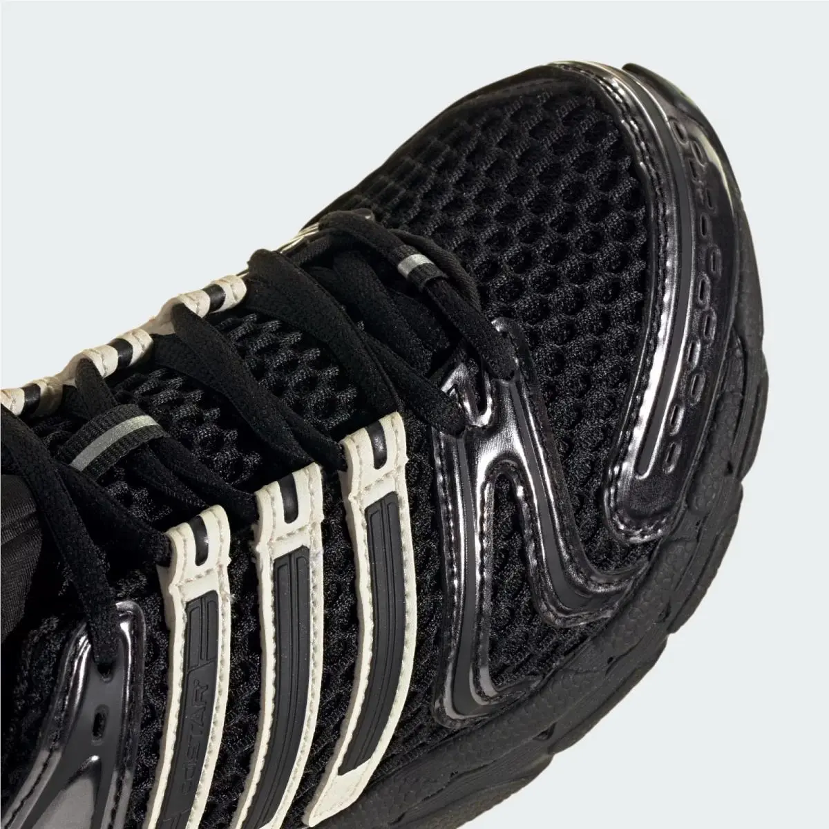 Adidas shoes - Core Black / Off White / Core Black 6