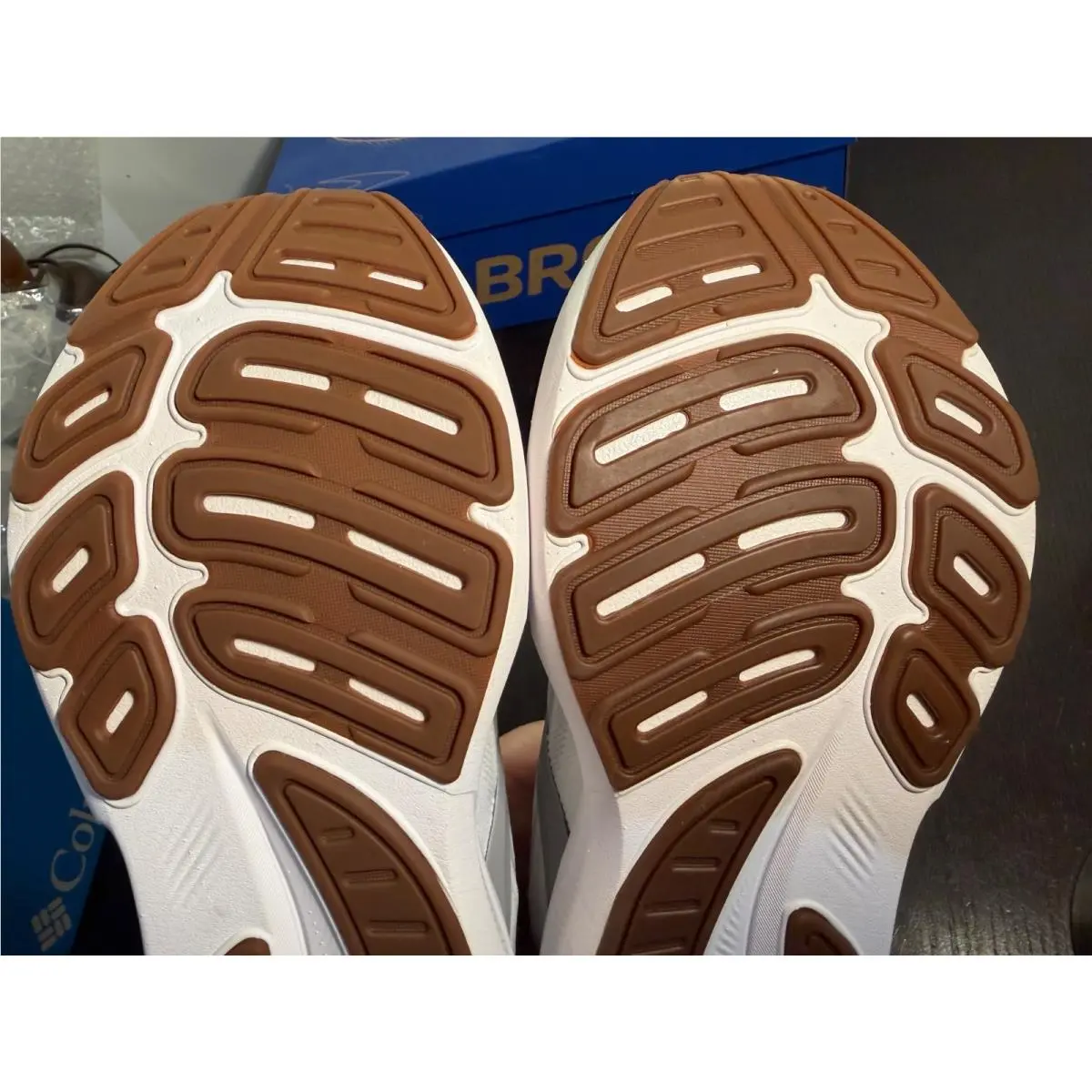 Brooks shoes - Brooks Revel - Revel - White, Grey 12