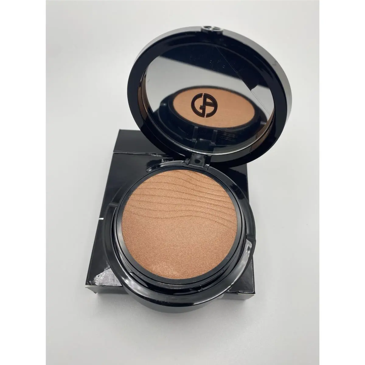 Luminous Silk Glow Fusion Powder 8 ￼ by Giorgio Armani